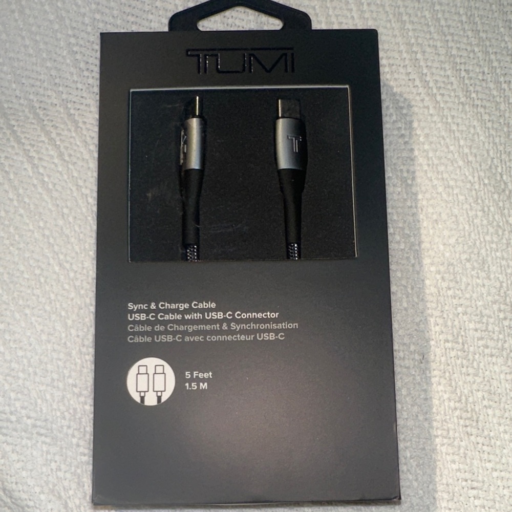 Tumi Sync & Charge Black USB-C to USB-C Sync Cable - 5 ft /1.5 M NIB